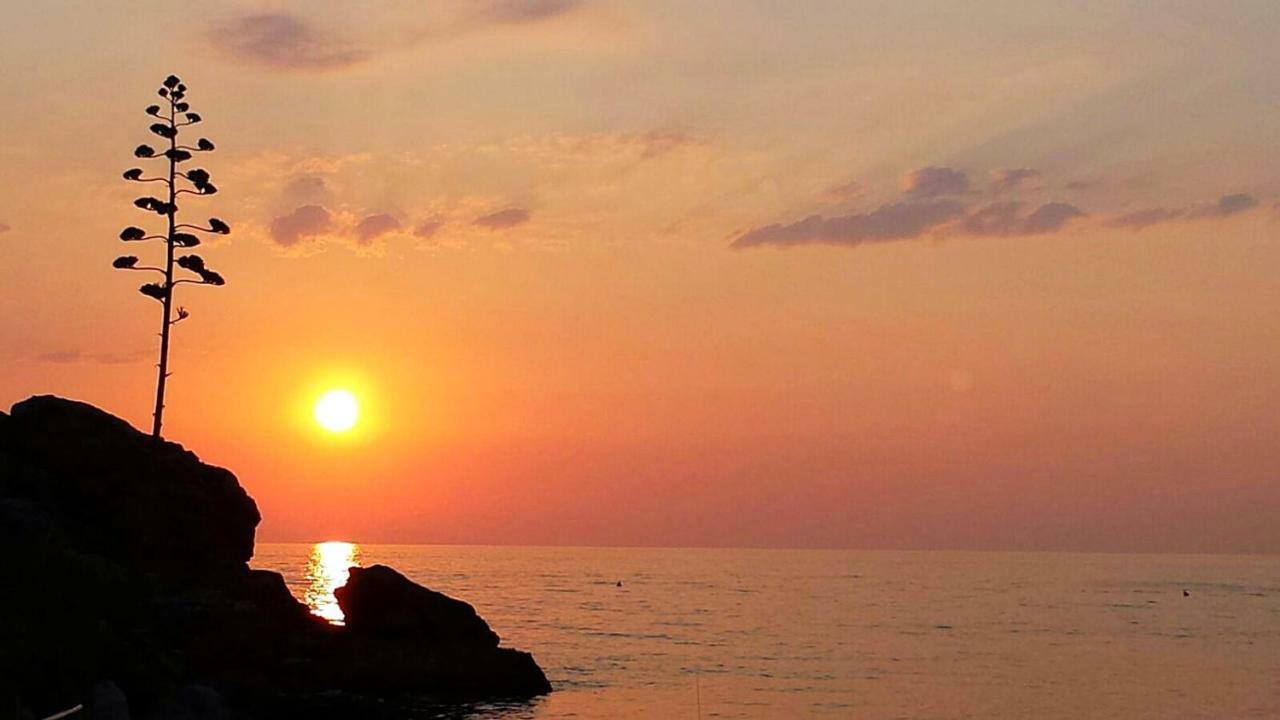 Villetta Ai Peri Nisporto Exterior foto